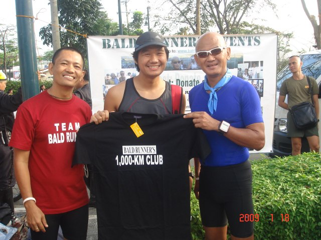 Jinoe aka Manokan Express Receiving His Finisher's Shirt