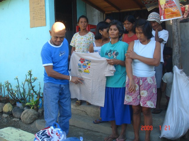 DelQ's T-Shirts Given to GK Families