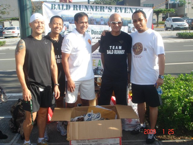 dsc05552 Jonel, Maj Espejo, Hans Lopez, BR, Sherman Hernaez with "Balikbayan" Box With 21 Pairs of Shoes