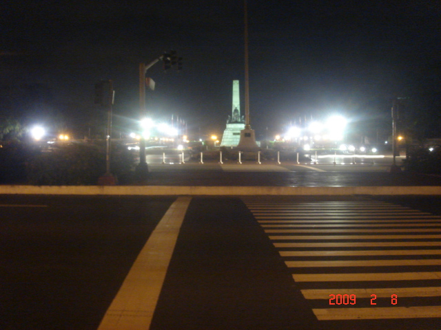 Rizal Monument At Night