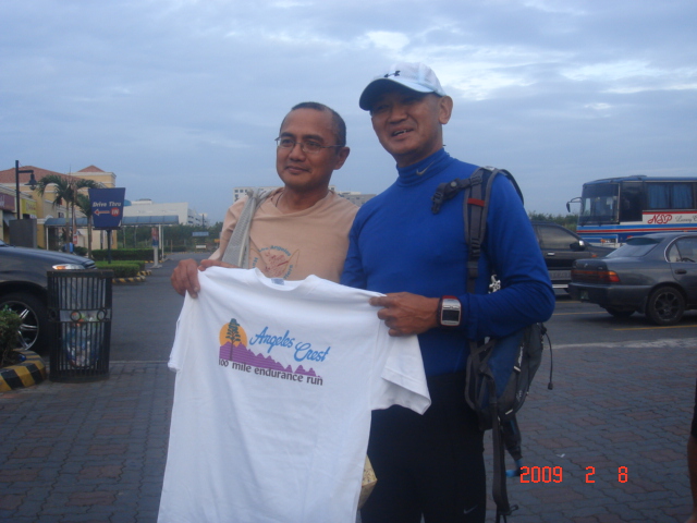 Ben Gaetos Giving An Angeles Crest 100-Mile Endurance Trail Run Finisher's T-Shirt