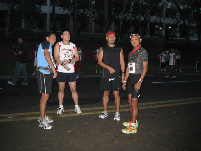 Hardcore Runners Waiting for the Others