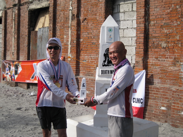 img_0306 Awarding a Finisher's Trophy To Norio Tanaka From Japan