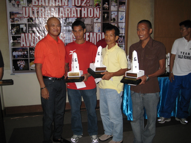 Top 3 Winners (Jessie Ano, Ed Villanueva, & Mamerto Corpuz) With Their Trophy & Cash Prize