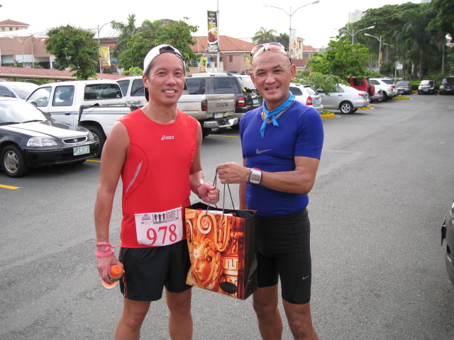 Jay Lee Donating His Finisher's T-Shirts