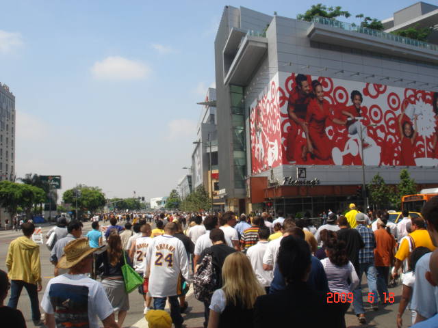 Lakers Fans Walking Towards The Staples Center