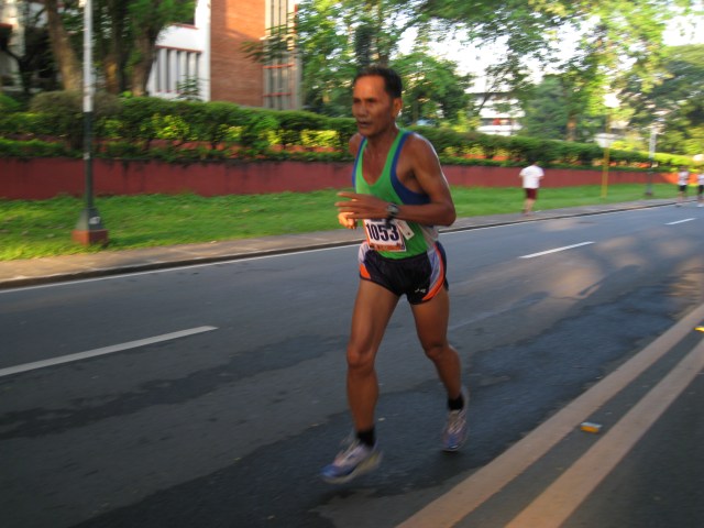 IMG_2130 Running Coach Rey Antoque at the 1-MILE Street Run