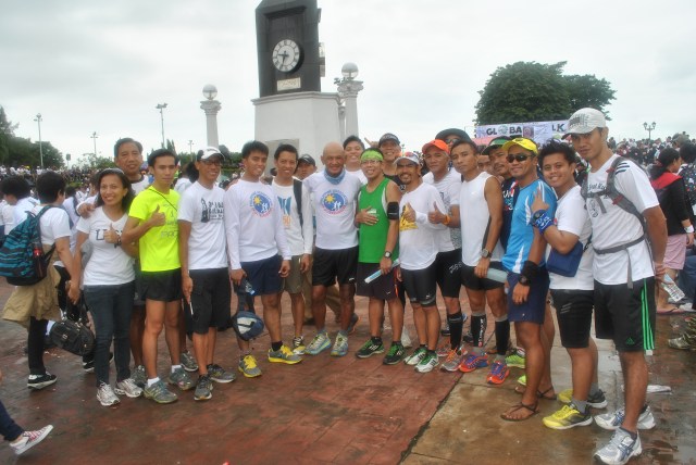 Picture With Ultra & Non-Ultra Runners @ Luneta Park