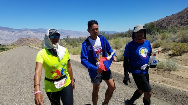 Gerald Tabios Cheering & Handing The Philippine Flag 10 Miles To The Finish Line