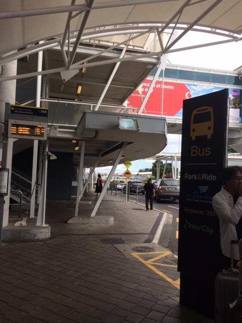 bus-stop-auckland-international-airport